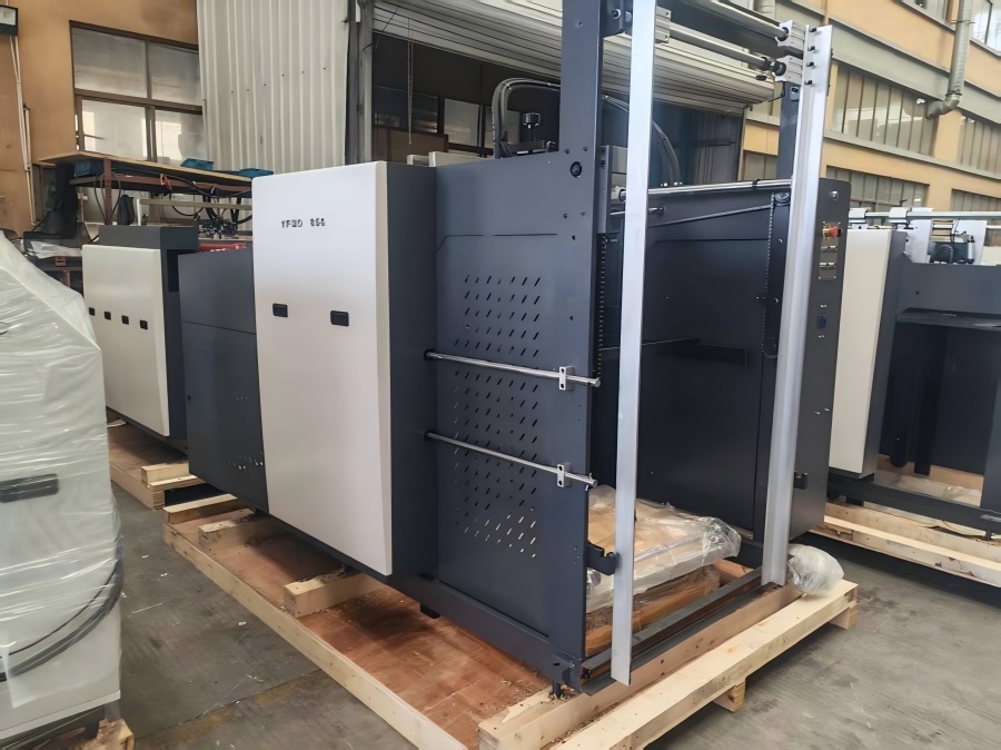 Nový automatický vysokorychlostní laminovací stroj Star YFMD-850 bude odeslán do Thajska!